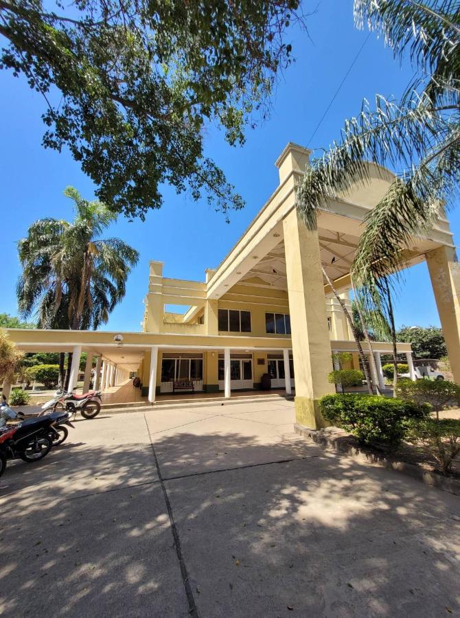 Hotel Portico Norte Tartagal Eksteriør billede